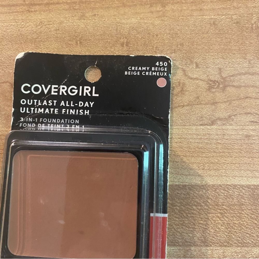 COVERGIRL Outlast All Day Ultimate Finish 3-1 Foundation Creamy Beige 450 - Picture 2 of 3